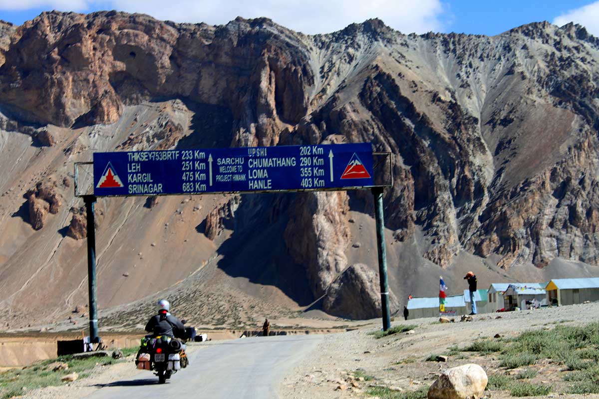 Support vehicles on the route